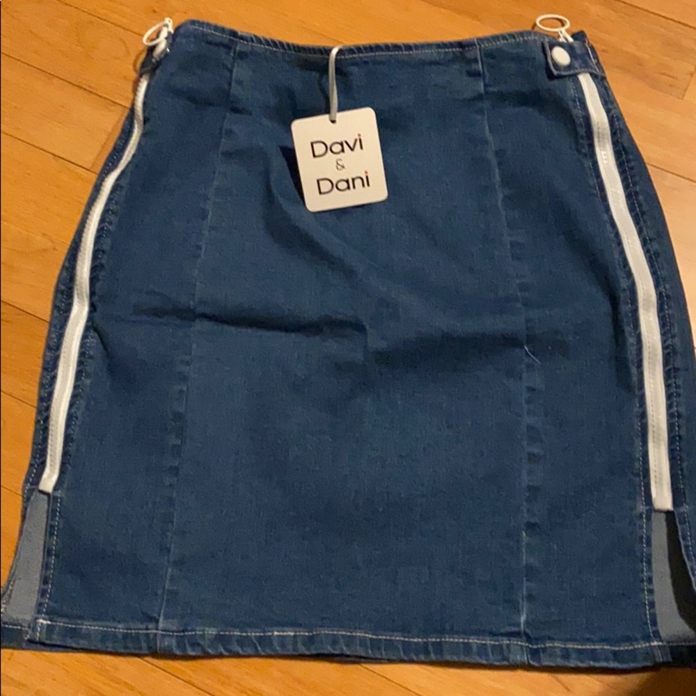 Davi and Dani mini skirt